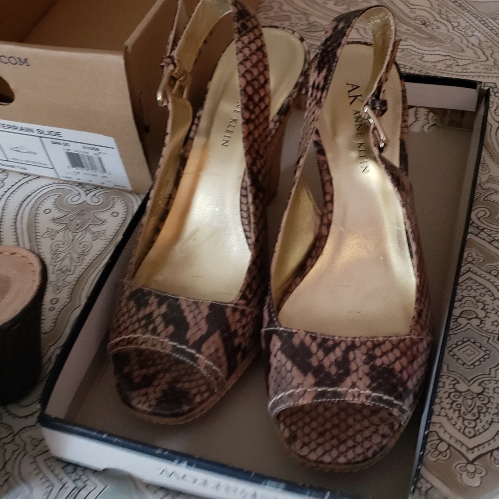 Nice perfect condition worn once.